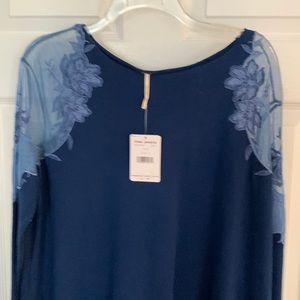 Woman’s free people size large blue top NWT NBW